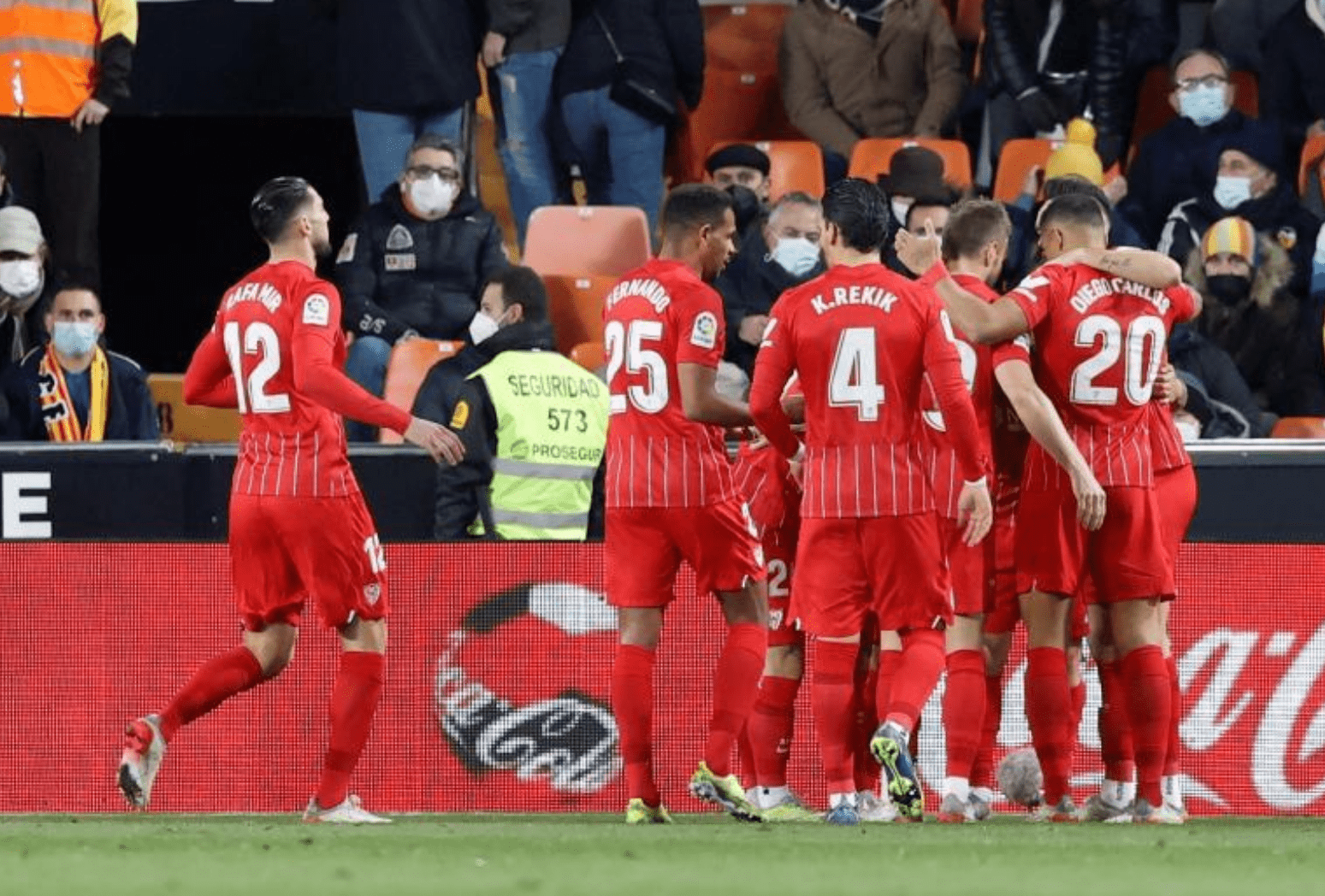 爱游戏-NBA常规赛赛程吃紧塞维利亚内部沟通备战意大利杯，詹姆斯在法国队比赛中悬念迭起瞬间刷屏